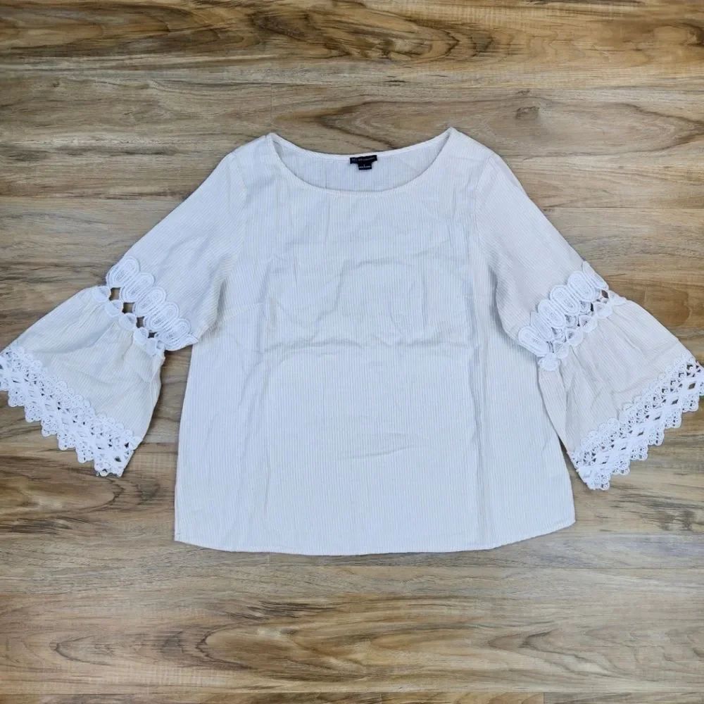 🍑New Directions Cream Striped Embroider Lace Detail Bell Sleeve Top Large